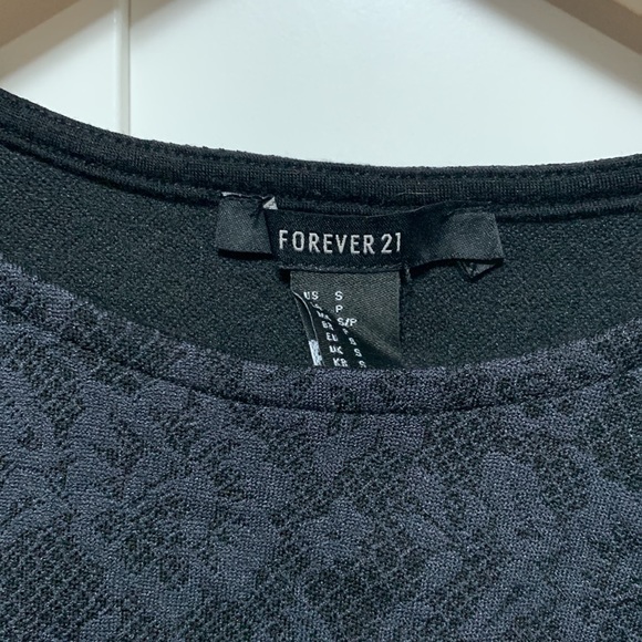 Halter Crop - Picture 3 of 3